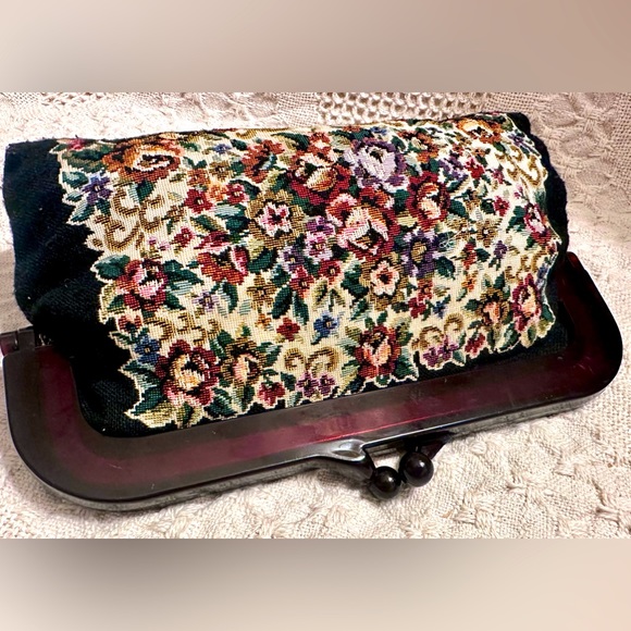 Vtg 1960’s Victorian Style Classy Tapestry Wool Clutch w Brown Lucite Frame - Picture 5 of 8